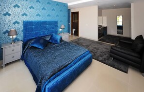 6 bedrooms, travel crib, free WiFi