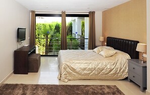 6 bedrooms, travel cot, free WiFi