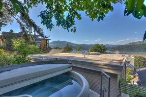 Unclassified image, 2 of 11, button - Spectacular view home Overlooking downtown Hood River. (Hood River)