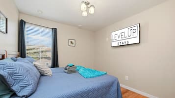 3 bedrooms, desk, iron/ironing board, travel crib