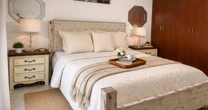 cozy private 2BR Suite w/ Gated Parking