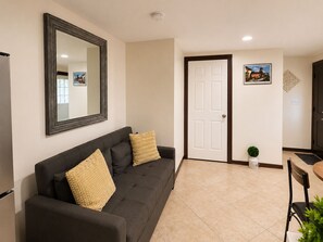 TV - cozy private 2BR Suite w/ Gated Parking (clewiston)