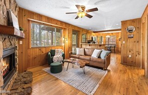 Unclassified image, 2 of 22, button - Cozy mountain retreat- peaceful setting, easy access to town. (Gatlinburg)