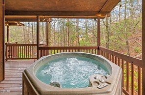 Unclassified image, 5 of 22, button - Cozy mountain retreat- peaceful setting, easy access to town. (Gatlinburg)