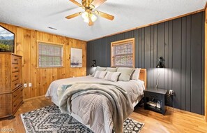 Unclassified image, 3 of 22, button - Cozy mountain retreat- peaceful setting, easy access to town. (Gatlinburg)