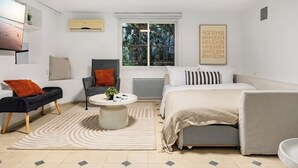 Room - Historic & Modern Home with Garden (Tiberias)