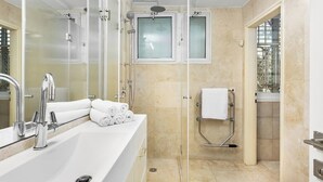 Bathroom - Historic & Modern Home with Garden (Tiberias)