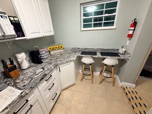Private kitchen - Cozy Tampa Getaway (Tampa)