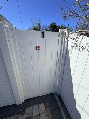 Luokittelematon kuva, 5 kautta 14, painike