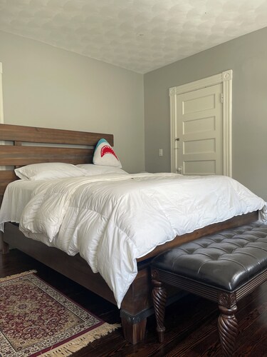 Clean, Bright, Comfortable living, close to Park, Hospital, Downtown, Highways.