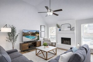 Living area - 5BR Pool Vila | Water Volleyball | Cinema | 20 mins from Dallas (Desoto)