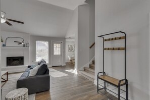 Smart-TV, Kamin, Tischfußball