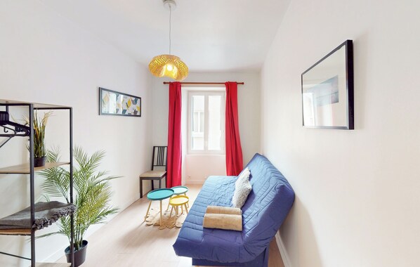 Unclassified image, 1 of 13, button - Vrbo Property (Nantes)