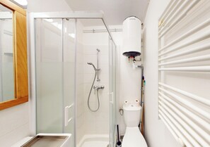 Dusche, Handtücher, Toilettenpapier