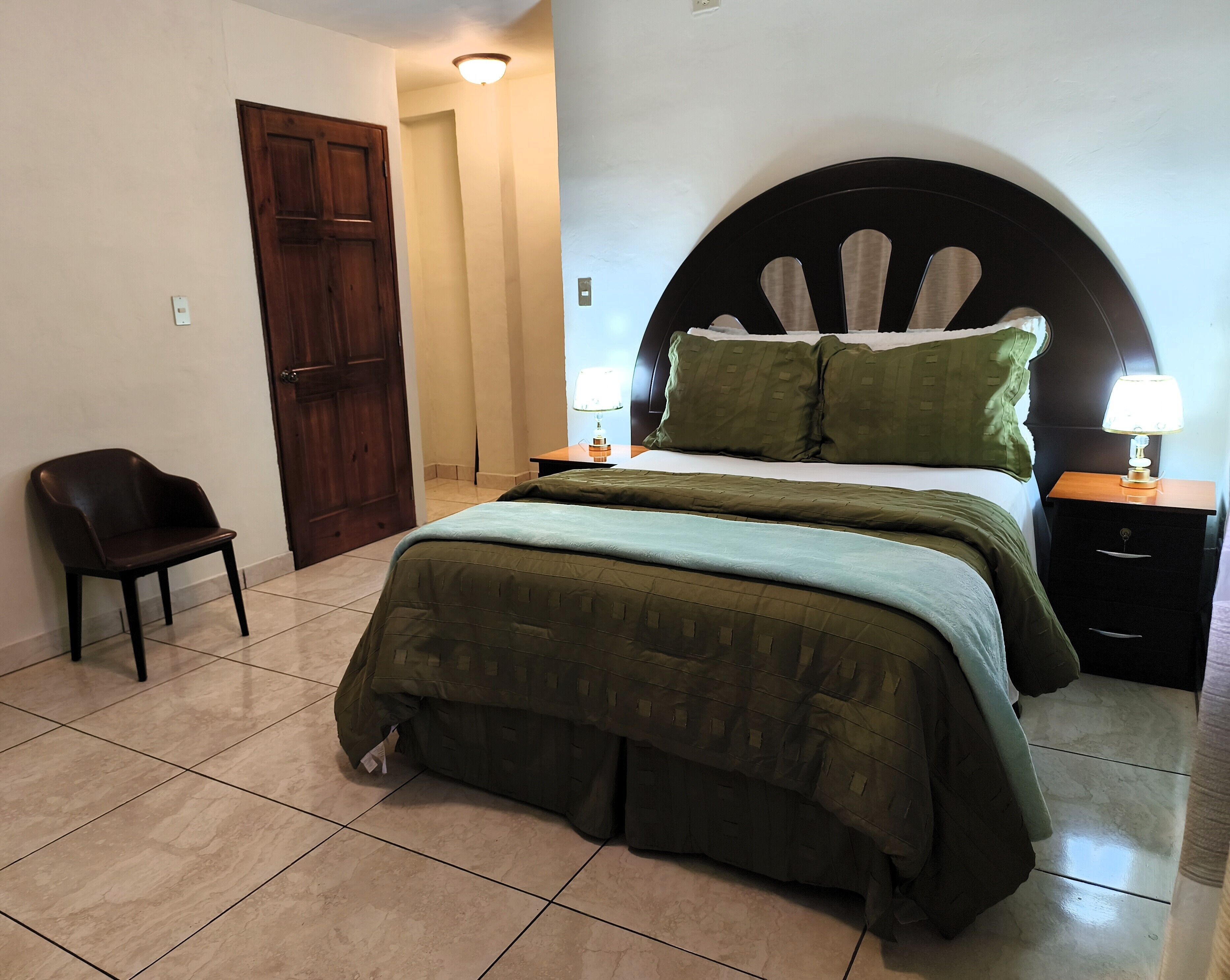 3 chambres, fer et planche à repasser, Wi-Fi gratuit, draps fournis