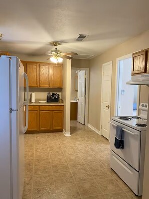 Private kitchen - Waterfront Escape in Bay St. Louis (Bay St. Louis)