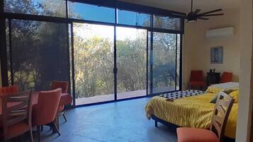 3 bedrooms, internet, bed sheets