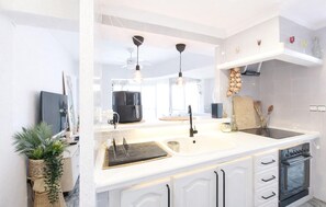Fridge, microwave, oven, stovetop - 2 bedroom cozy apartment in Sueca (Sueca)