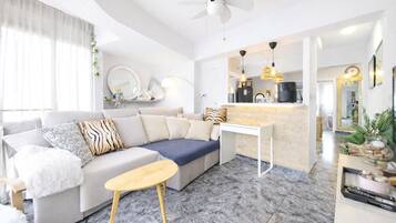 Smart TV, fireplace
