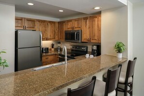 Private kitchen - 1 Bedroom/2 Bath Condo @ Marriott Streamside at Vail Feb 20-27 - Low Price! (Vail)