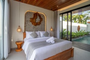 Desk, free WiFi, bed sheets - Twin Villa Ubud (Mas)