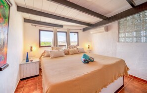 5 bedrooms, travel cot, free WiFi - Lovely home in SAN BARTOLOME LANZAROT (SAN BARTOLOME LANZAROT)