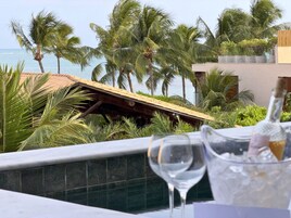 Villa | Piscina | Una piscina al aire libre