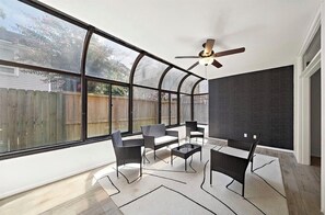Interior - Luxe-Galleria. Terrific 3-bedroom house with AC in vibrant Houston (Houston)