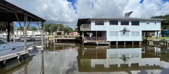 Big Daddy & BB's Tiki Marina Cottage !