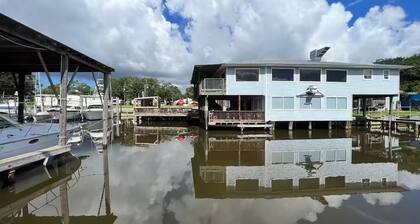 Big Daddy & BB's Tiki Marina Cottage !