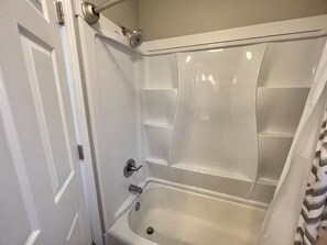Hiustenkuivaaja, pyyhkeet, saippua