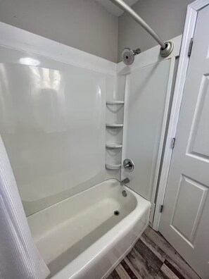 Hair dryer, towels, soap - Big Daddy & BB's Tiki Marina Cottage ! (Gautier)