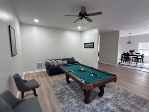Games room - 5-bedroom spacious house in welcoming Indianapolis with privacy fenced yard (Indianapolis)