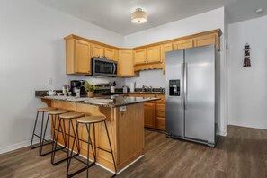 Private kitchen - Entire home in Gulfport, Mississippi (Gautier)