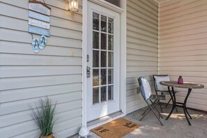 Outdoor dining - Entire home in Gulfport, Mississippi (Gautier)