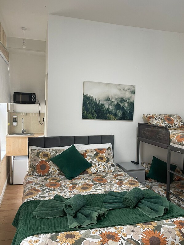 1 bedroom, iron/ironing board, Internet, bed sheets