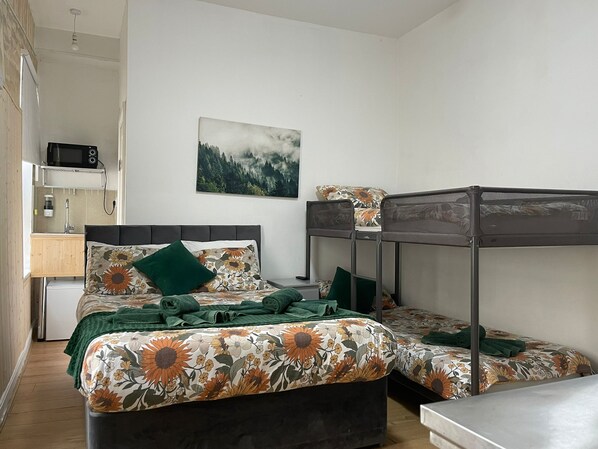 1 bedroom, iron/ironing board, internet, bed sheets