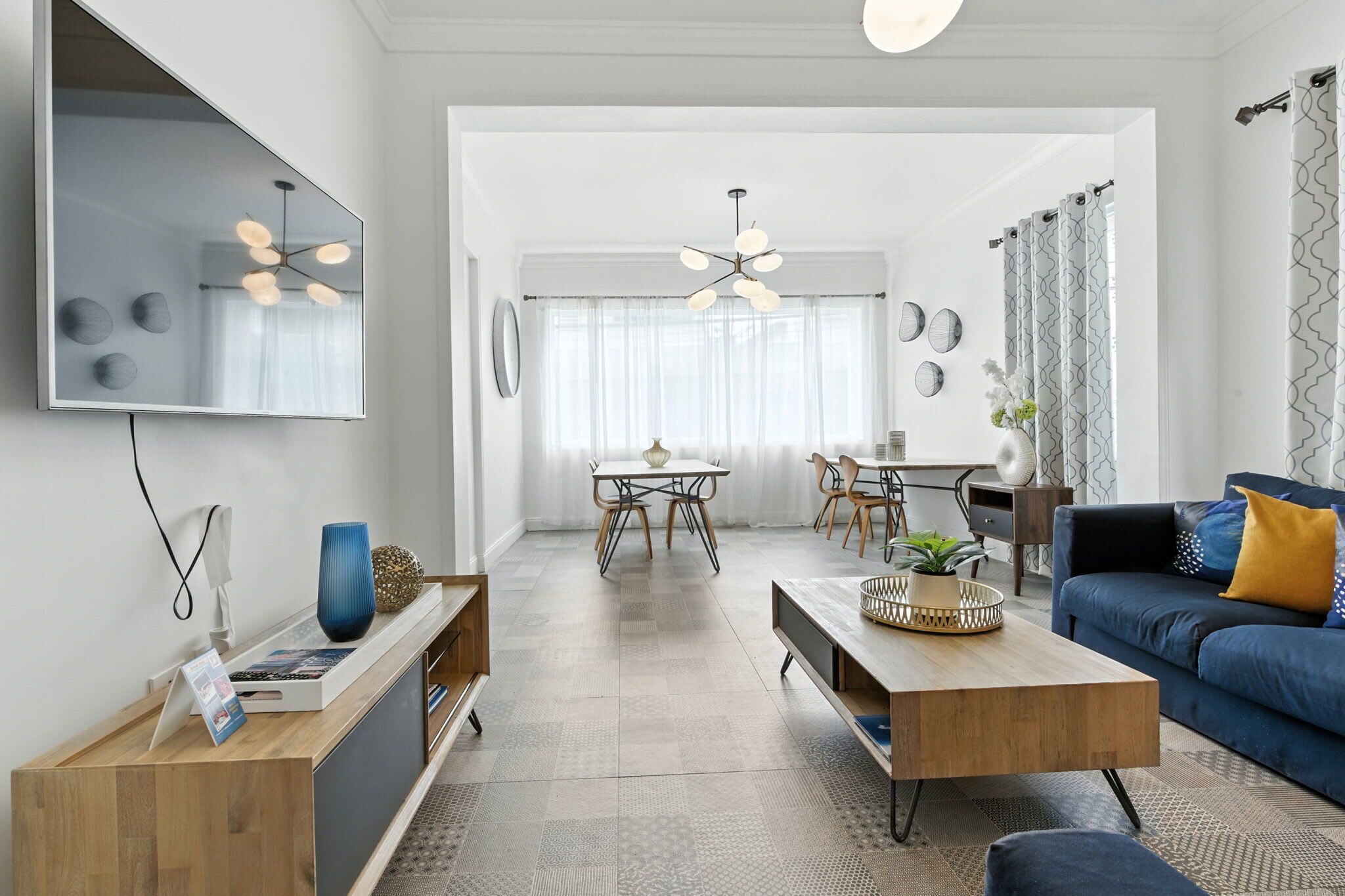 Televisión y oficina 