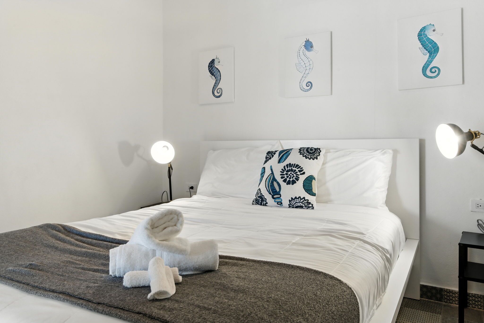 2 habitaciones, tabla de planchar con plancha, cuna de viaje y wifi 