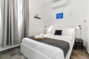 2 habitaciones, tabla de planchar con plancha, cuna de viaje y wifi 