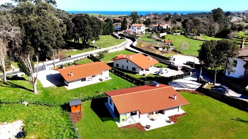 Villa Inés · Llanes · Single-story house with a garden