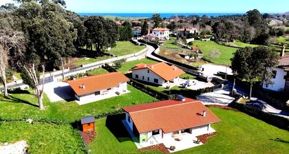 Villa Inés · Llanes · Single-story house with a garden