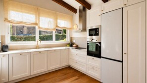 Kitchen or kitchenette,Garden view