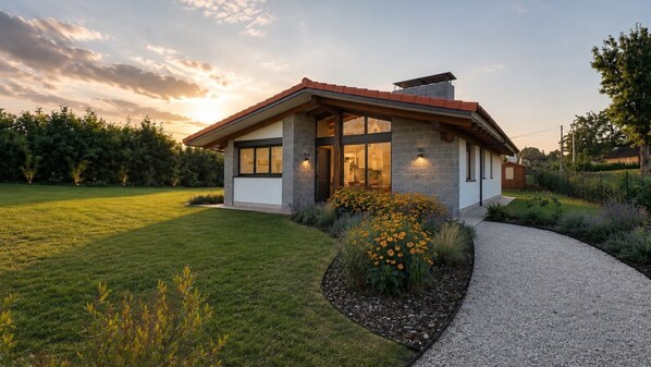 A modern house with a stone facade, large windows, and a gravel driveway leading to the entrance. - Villa Inés · Llanes · Single-story house with a garden (Cardoso (Llanes))