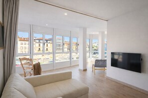 TV - Llanes Downtown Port View Apartment - Vega 2 (Llanes)