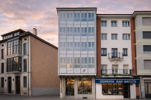 Luokittelematon kuva, 1 kautta 24, painike