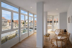 Luokittelematon kuva, 3 kautta 24, painike