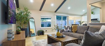 Tranquil Chic 3BR Getaway Sauna/Gym/HotTub/Game Room