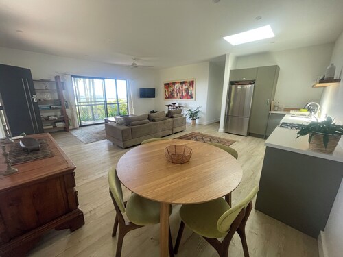 Modern 2 bedroom cottage , ocean views.