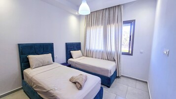 Apartamento Deluxe, vistas a la piscina | Tabla de planchar con plancha y wifi gratis